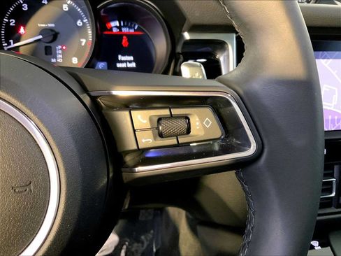 Certified 2023 Porsche Macan AWD/4WD image 28