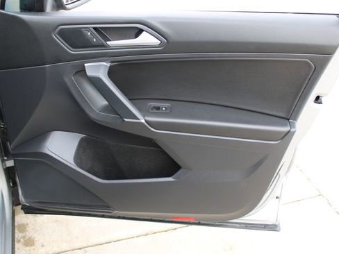Certified 2020 Volkswagen Tiguan SE image 24