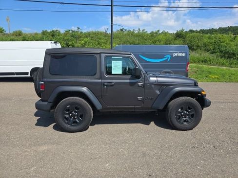 Used 2025 Jeep Wrangler Sport AWD/4WD image 5