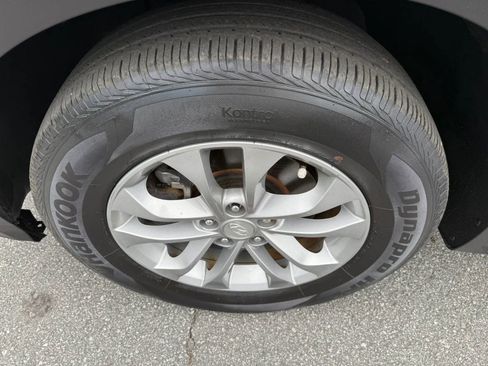 Used 2019 Hyundai Santa Fe SE FWD image 27