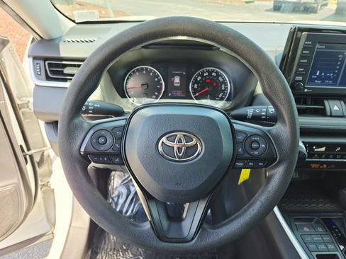 Used 2021 Toyota RAV4 LE AWD/4WD image 12