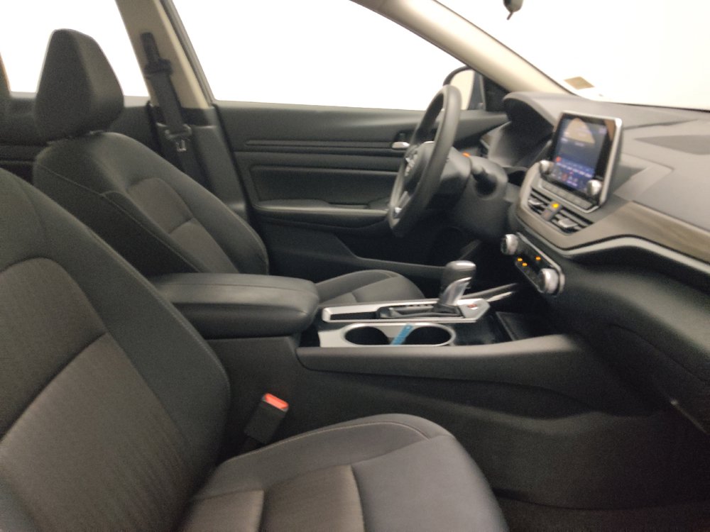 Used 2024 Nissan Altima 2.5 SV FWD image 21