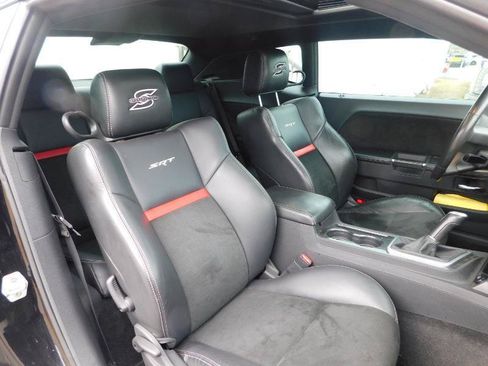 Used 2009 Dodge Challenger SRT8 w/ SRT Option Group II RWD image 31