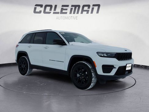 New 2025 Jeep Grand Cherokee Altitude image 3