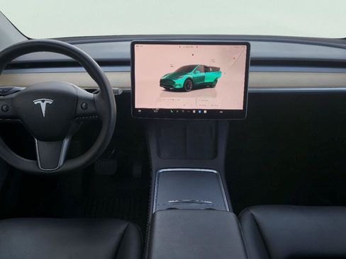 Used 2023 Tesla Model Y AWD image 17