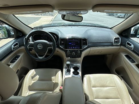 Used 2019 Jeep Grand Cherokee Limited AWD/4WD image 27