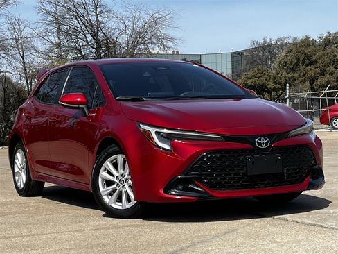 Used 2023 Toyota Corolla SE image 2