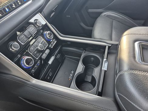 Used 2022 GMC Yukon Denali image 24