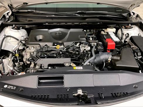Used 2022 Toyota Camry SE w/ Cold Weather Package FWD image 31