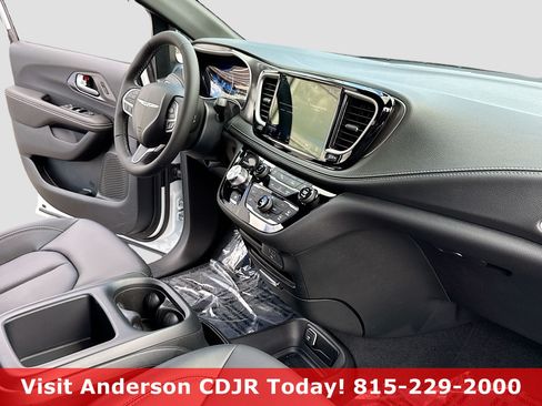 New 2026 Chrysler Pacifica Select FWD image 5