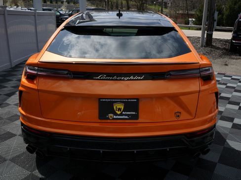 Used 2022 Lamborghini Urus image 10