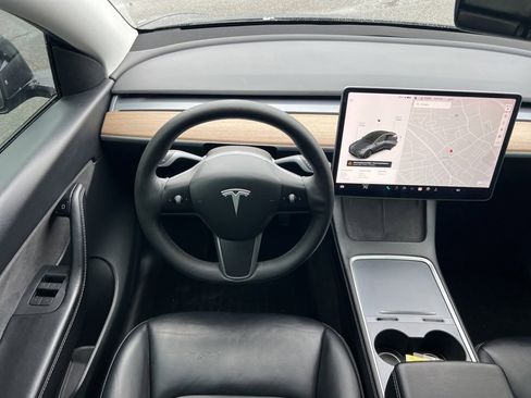 Used 2021 Tesla Model Y Long Range image 18