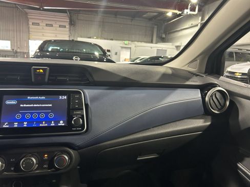 Used 2025 Nissan Versa SV FWD image 30