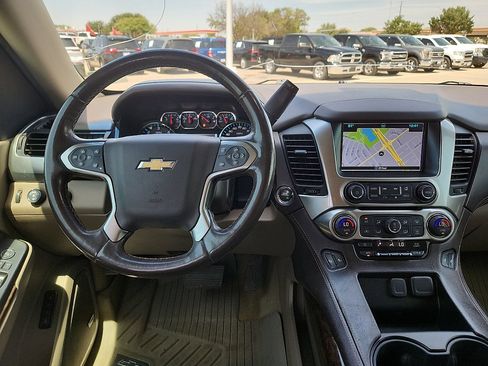 Used 2018 Chevrolet Suburban LT w/ LT Signature Package AWD/4WD image 6