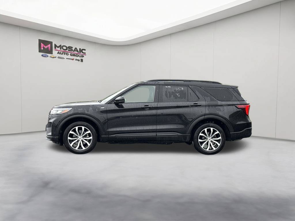 Used 2025 Ford Explorer ST-Line AWD/4WD image 5