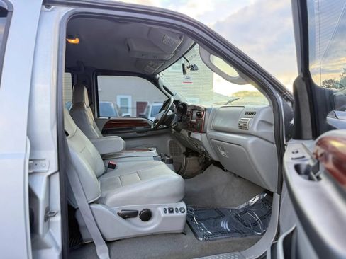 Used 2005 Ford F250 Lariat AWD/4WD image 14