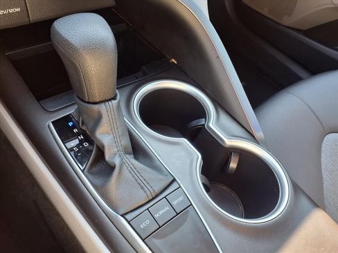 Used 2022 Toyota Camry LE image 20