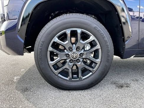 Used 2025 Toyota Tundra Platinum AWD/4WD image 7