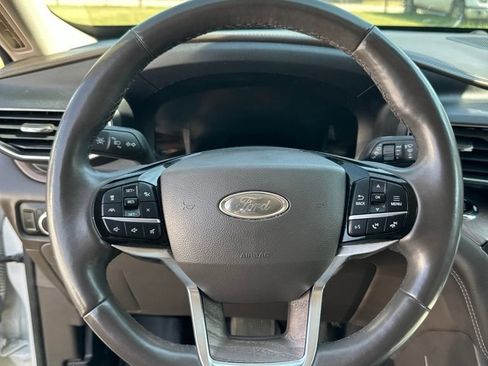 Used 2022 Ford Explorer Platinum w/ Equipment Group 601A AWD/4WD image 17
