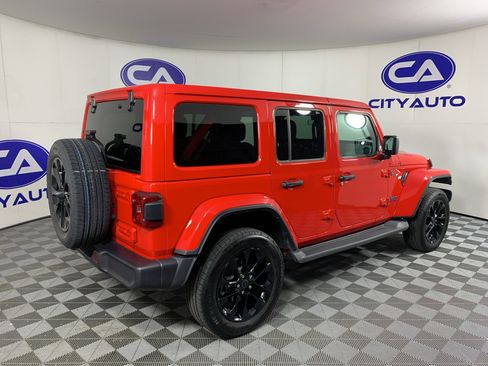 Used 2025 Jeep Wrangler Unlimited Sahara AWD/4WD image 3