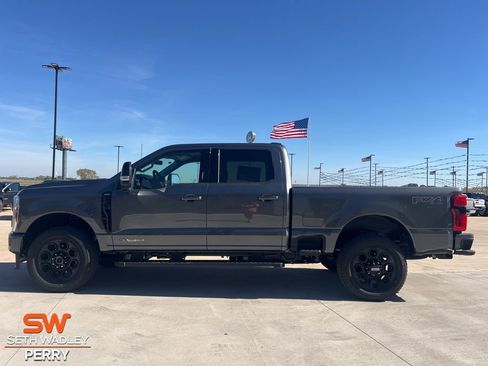 New 2026 Ford F250 Lariat w/ Black Appearance Package image 7