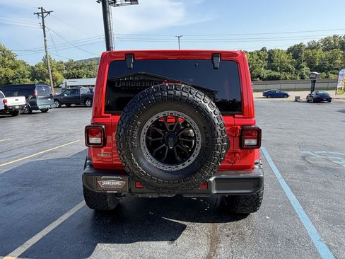 Used 2022 Jeep Wrangler Unlimited Sahara AWD/4WD image 4