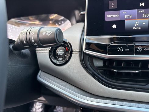 Certified 2025 Jeep Compass Limited image 15