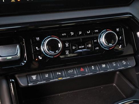 Used 2026 GMC Sierra 2500 AT4X image 19