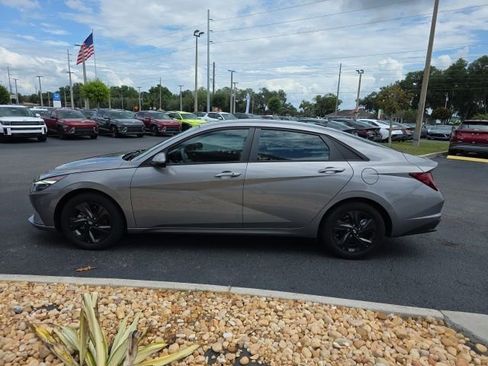 Used 2023 Hyundai Elantra SEL FWD image 7