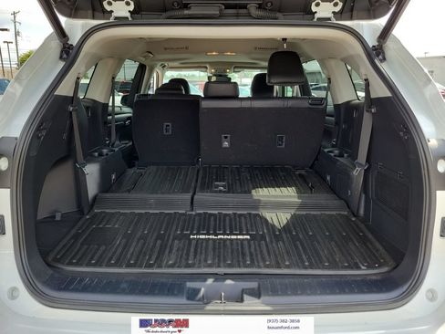 Used 2023 Toyota Highlander XLE FWD image 9
