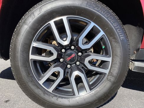 Used 2022 GMC Yukon XL AT4 image 42