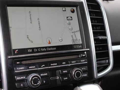 Used 2016 Porsche Cayenne Platinum Edition image 31