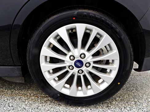 Used 2017 Ford C-MAX SE image 19