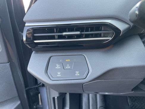 Used 2024 Volkswagen ID.4 S image 29