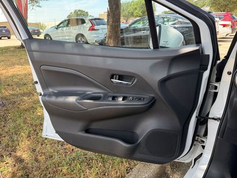 Used 2025 Nissan Versa SV FWD image 18