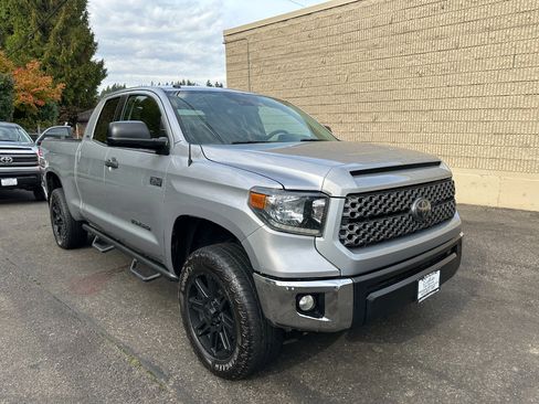 Used 2018 Toyota Tundra SR5 image 3