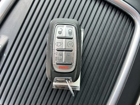 Used 2024 Chrysler Pacifica Touring-L FWD image 34