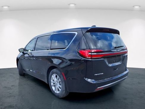 New 2026 Chrysler Pacifica Select FWD image 7
