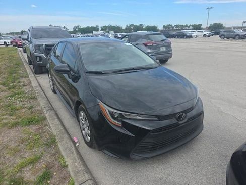 Used 2025 Toyota Corolla LE FWD image 7