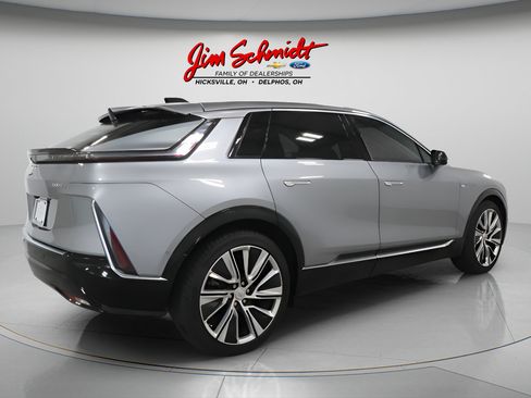 Used 2025 Cadillac Lyriq Luxury w/ LPO, Floor Liner Package AWD/4WD image 5