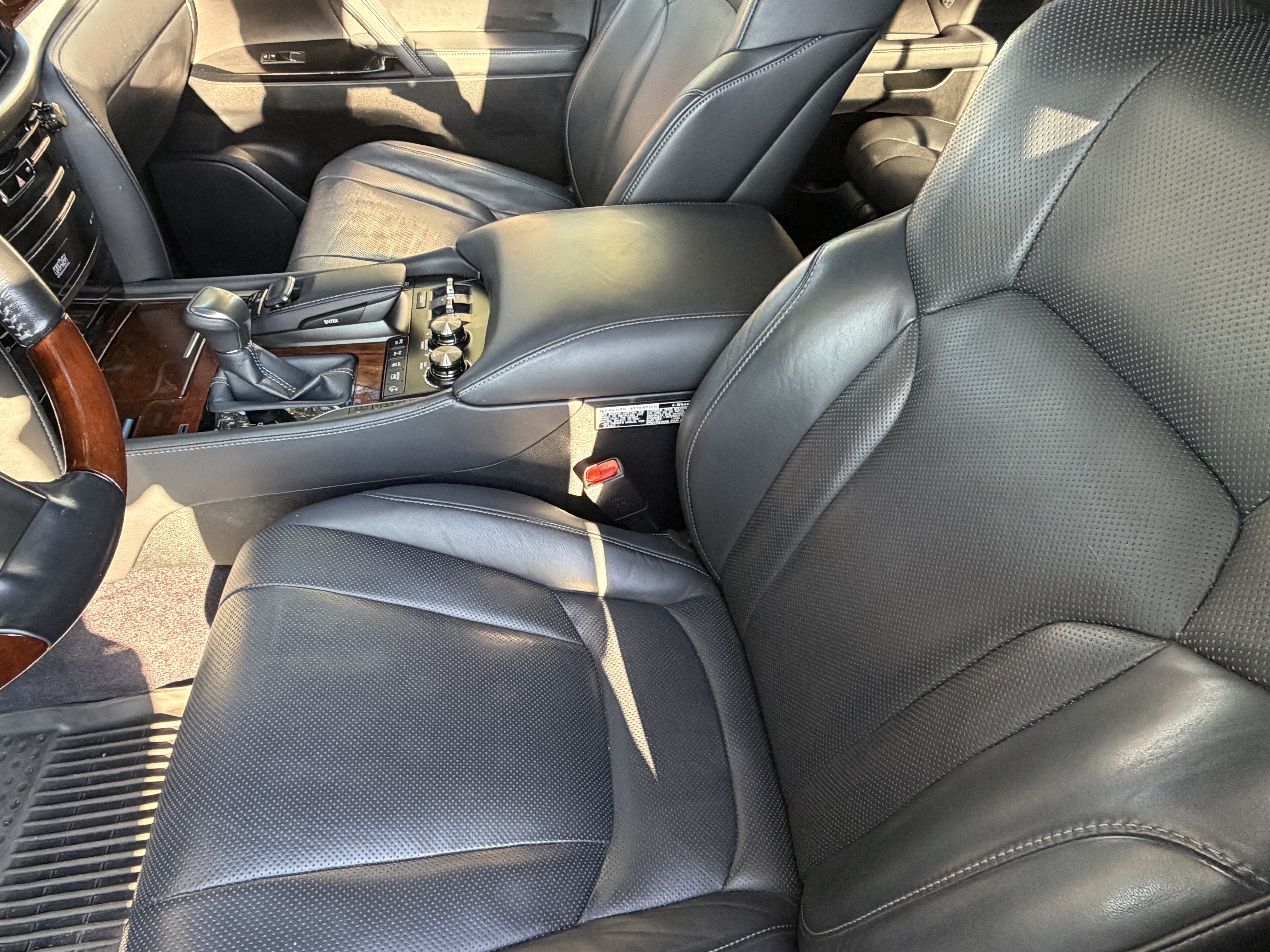 Used 2017 Lexus LX 570 4WD w/ Luxury Package image 16