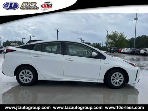 Used 2019 Toyota Prius L Eco FWD image 2