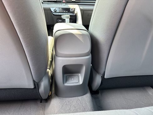 Certified 2025 Hyundai Elantra SEL image 28