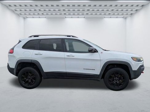 Used 2019 Jeep Cherokee Trailhawk AWD/4WD image 3
