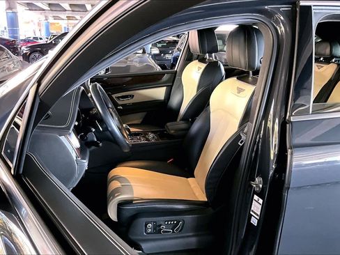 Used 2018 Bentley Bentayga Activity image 7