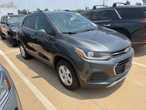 Used 2018 Chevrolet Trax LT w/ LT Convenience Package AWD/4WD image 3