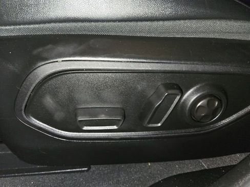 Used 2022 Jeep Grand Cherokee L Limited RWD image 12