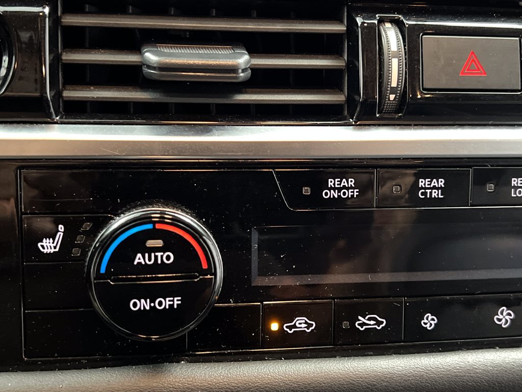 Used 2025 Nissan Pathfinder SL AWD/4WD image 57