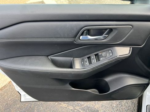 Certified 2024 Nissan Rogue SL AWD/4WD image 19
