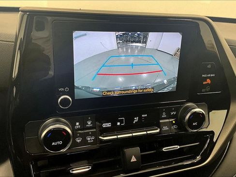 Used 2023 Toyota Highlander L image 29